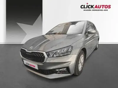 Usado Skoda Fabia Selection 95 CV (69 kW) 2025 Gris / plata Utilitario