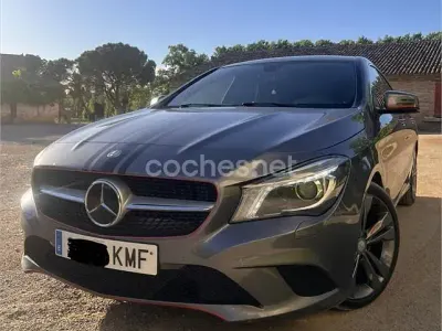 Usado Mercedes CLA220 Urban 170 CV (125 kW) 2014 Gris / plata Berlina