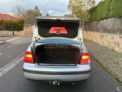 Beige Usado 2001 VW Bora Conceptline Berlina | 2150 €