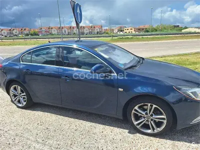 Usado Opel Insignia Sport 220 CV (161 kW) 2011 Azul Berlina