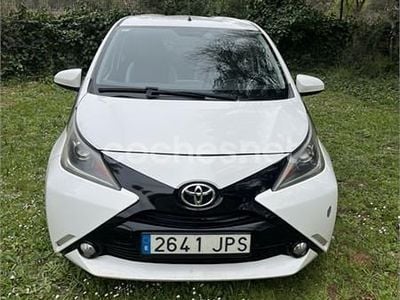 Usado Toyota Aygo X-play 69 CV (50 kW) 2016 Blanco Utilitario