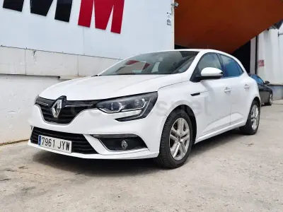 Usado Renault Mégane IV Business 90 CV (66 kW) 2017 Blanco Berlina