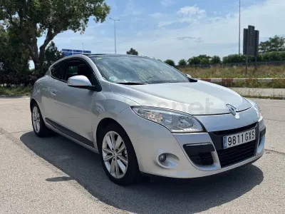 Usado Renault Mégane III Privilege 130 CV (95 kW) 2010 Gris / plata Berlina