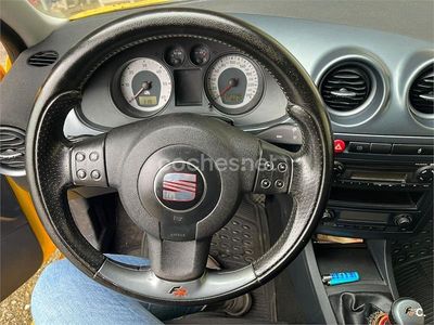 Usado Seat Ibiza FR 130 CV (95 kW) 2008 Amarillo Berlina