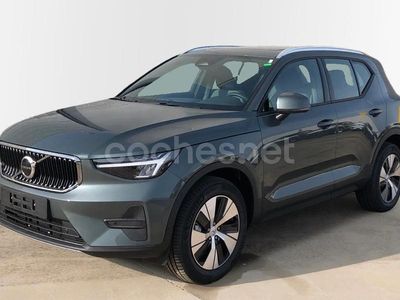 Verde Nuevo 2025 Volvo XC40 Core SUV | 38.900 € (Precio justo)