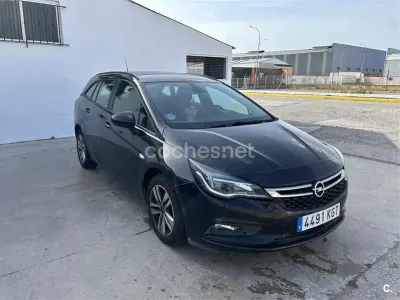 Usado Opel Astra Excellence 136 CV (100 kW) 2018 Negro Familiar