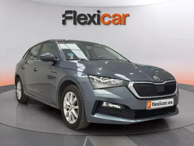 Usado Skoda Scala Ambition 116 CV (85 kW) 2021 Gris Utilitario