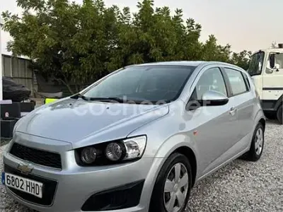 Usado Chevrolet Aveo LT 86 CV (63 kW) 2011 Gris / plata Berlina