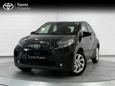Usado Toyota Aygo X Play 72 CV (52 kW) 2024 Negro SUV