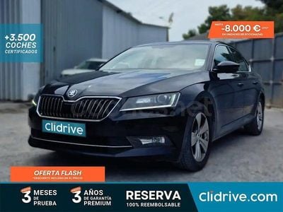 Usado Skoda Superb Style 150 CV (110 kW) 2018 Negro Berlina
