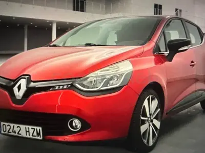 Usado Renault Clio IV Dynamique 90 CV (66 kW) 2015 Granate Berlina