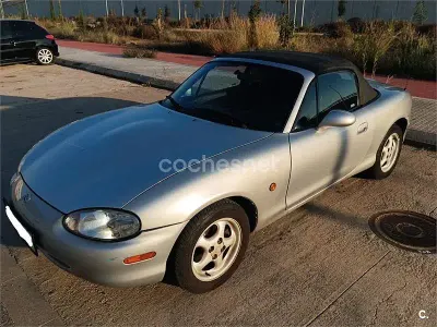 Usado Mazda MX5 110 CV (80 kW) 1998 Gris / plata Descapotable