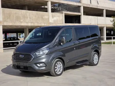 Usado Ford Tourneo Custom Trend 131 CV (96 kW) 2019 Gris Van