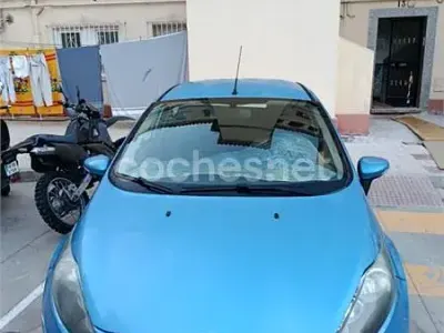 Usado Ford Fiesta Trend 82 CV (60 kW) 2012 Azul Berlina