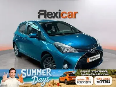 Usado Toyota Yaris Active 99 CV (72 kW) 2016 Azul Berlina