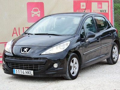 Usado Peugeot 207 Active 70 CV (51 kW) 2012 Negro Berlina