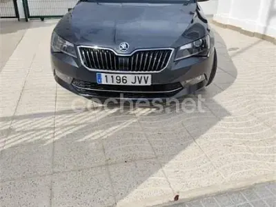 Usado Skoda Superb Style 150 CV (110 kW) 2016 Azul Familiar