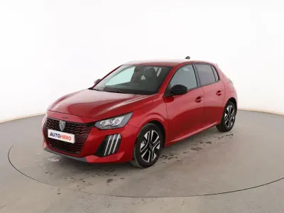 Usado Peugeot 208 Allure 101 CV (74 kW) 2025 Rojo Utilitario