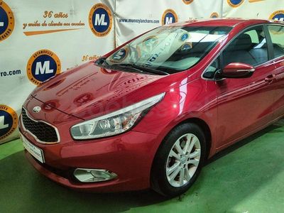 Usado Kia Ceed 100 CV (73 kW) 2013 Granate Utilitario