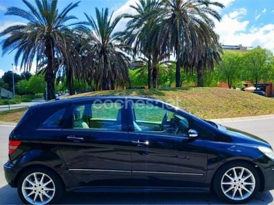 Mercedes B200