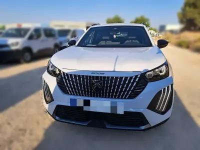Usado Peugeot 2008 Allure 145 CV (106 kW) 2025 Blanco SUV