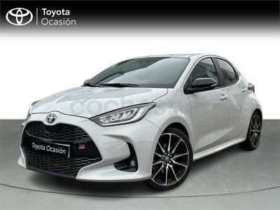 Usado Toyota Yaris Hybrid Sport 116 CV (85 kW) 2023 Gris / plata Berlina