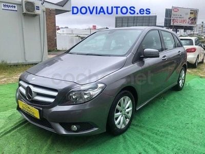 Usado Mercedes B180 109 CV (80 kW) 2014 Gris / plata Monovolumen