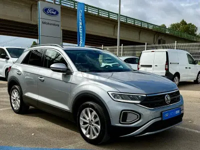 Usado VW T-Roc Life 110 CV (80 kW) 2024 Gris / plata SUV