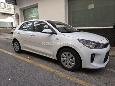 Usado Kia Rio 84 CV (61 kW) 2019 Blanco Berlina