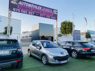 Usado Peugeot 207 109 CV (80 kW) 2007 Plateado Utilitario