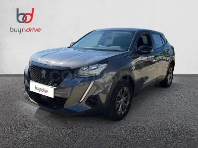 Usado Peugeot 2008 Active 100 CV (73 kW) 2022 Gris / plata SUV