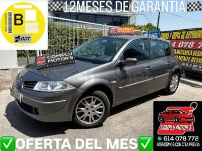 Usado Renault Mégane III Dynamique 105 CV (77 kW) 2008 Gris / plata Berlina