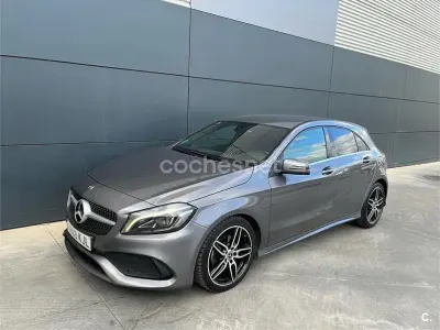 Usado Mercedes A180 109 CV (80 kW) 2018 Gris / plata Berlina