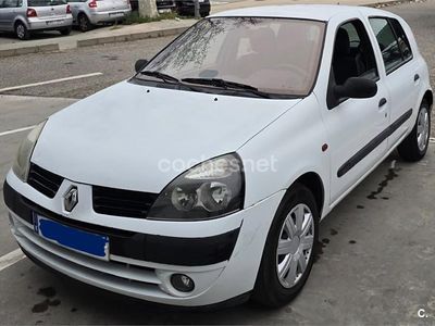 Blanco Usado 2004 Renault Clio II Authentique Berlina | 2990 € (Precio justo)