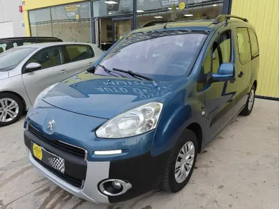 Käytetty Peugeot Partner Tepee Style 92 HP (67 kW) 2014 Sininen Tila-auto