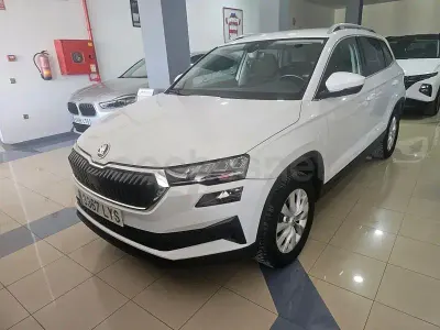 Usado Skoda Karoq Style 150 CV (110 kW) 2022 Blanco SUV