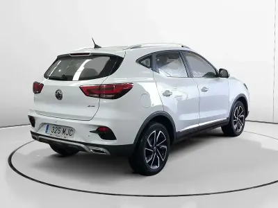 Begagnad MG ZS Luxury 111 HK (81 kW) 2023 Vit SUV