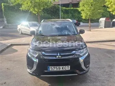 Usado Mitsubishi Outlander P-HEV 203 CV (149 kW) 2017 Negro SUV
