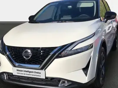 Usado Nissan Qashqai N-Connecta 140 CV (102 kW) 2023 Lunar white con techo midnight SUV