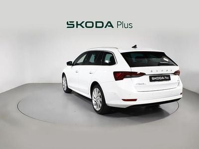 Usado Skoda Octavia Style 204 CV (150 kW) 2024 Blanco Familiar