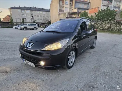 Usado Peugeot 207 90 CV (66 kW) 2007 Negro Familiar