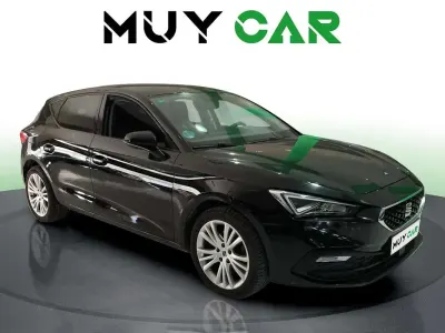 Usado Seat Leon Style 110 CV (80 kW) 2021 Negro Utilitario