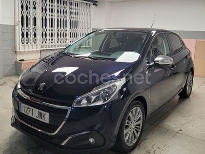 Usado Peugeot 208 Active 100 CV (73 kW) 2017 Azul Utilitario