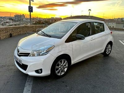 Usado Toyota Yaris Active 69 CV (50 kW) 2012 Blanco Utilitario