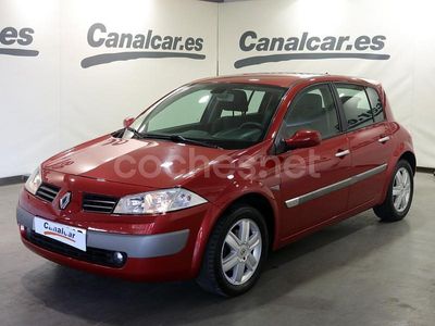 Rojo Usado 2004 Renault Mégane II Authentique Berlina | 2925 € (Precio justo)