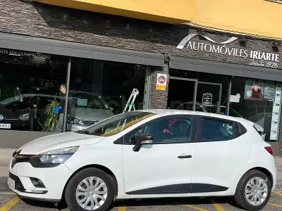 Usado Renault Clio IV Business 75 CV (55 kW) 2019 Blanco Berlina