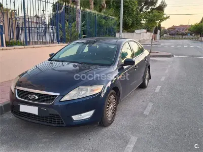 Usado Ford Mondeo Ambiente 125 CV (91 kW) 2007 Negro Berlina