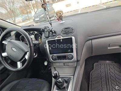 Usado Ford Focus Trend 136 CV (100 kW) 2010 Blanco Berlina