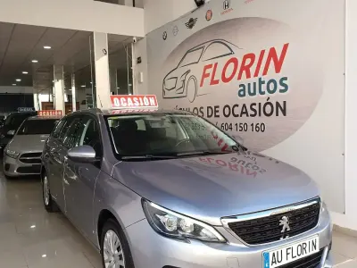 Usado Peugeot 308 SW Active 120 CV (88 kW) 2017 Gris Familiar