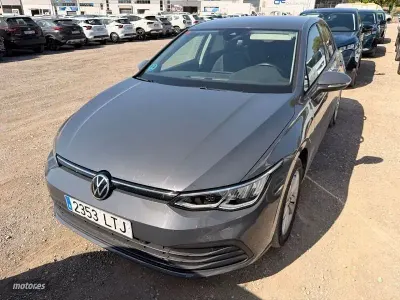 Usado VW Golf VII Life 110 CV (80 kW) 2021 Gris Utilitario